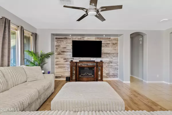 San Tan Valley, AZ 85140,78 W WHITE OAK Avenue