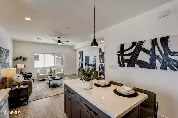 Phoenix, AZ 85018,3645 E EARLL Drive #15