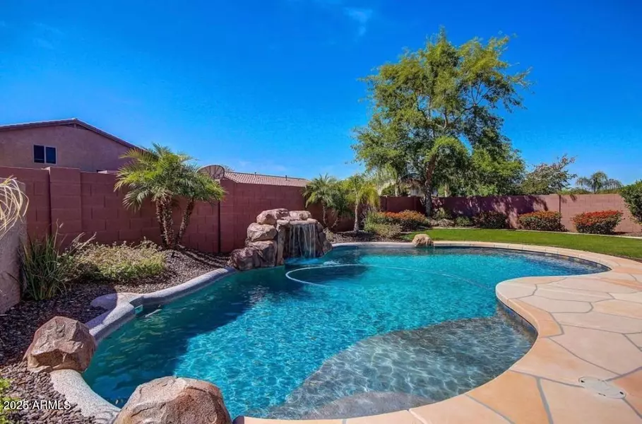 2205 W GAMBIT Trail, Phoenix, AZ 85085