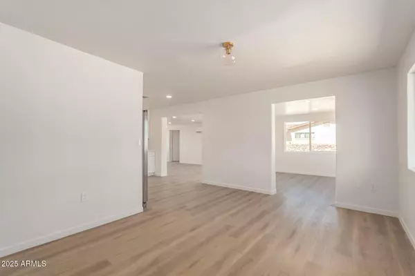 Mesa, AZ 85207,528 N 97TH Street