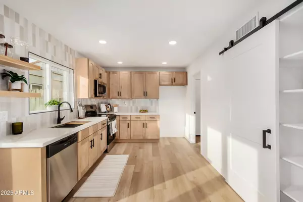 Phoenix, AZ 85023,2415 W GREENWAY Road #6