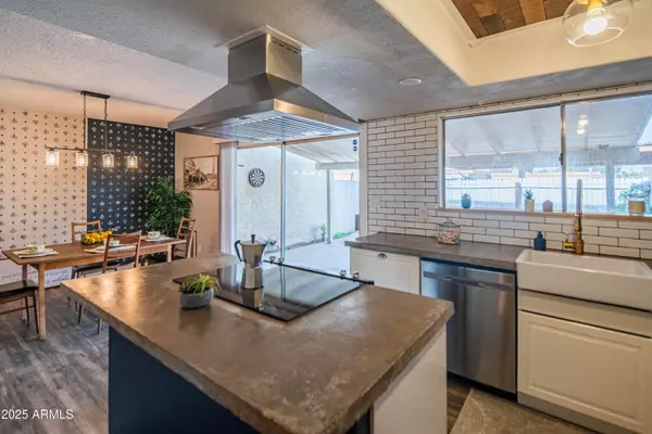 Phoenix, AZ 85051,3203 W ROYAL PALM Road