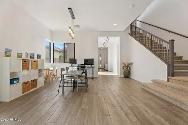 Phoenix, AZ 85042,816 E Monte Way