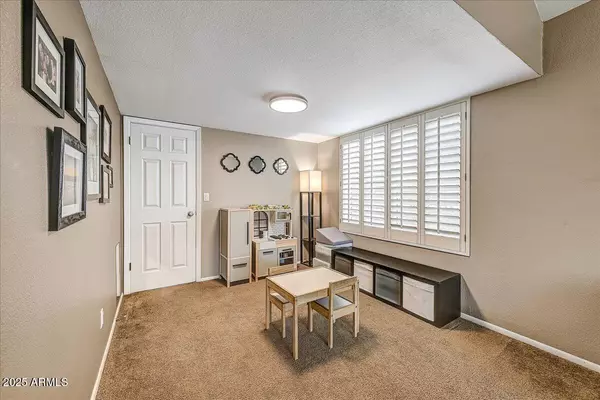 Mesa, AZ 85202,1542 W IMPALA Avenue