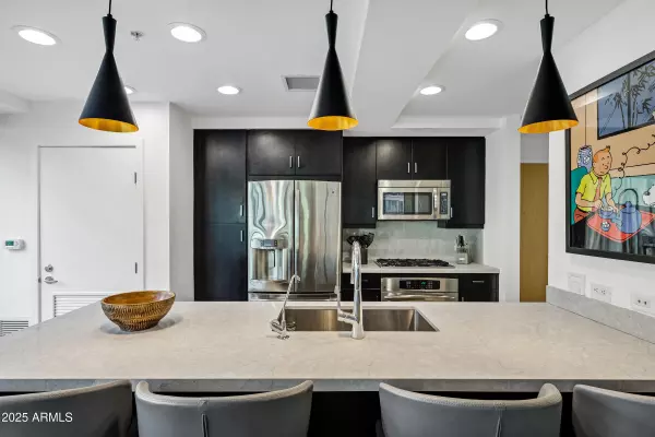 Scottsdale, AZ 85251,7167 E RANCHO VISTA Drive #2005