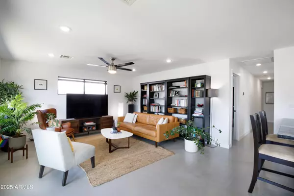 Phoenix, AZ 85014,1218 E CLARENDON Avenue