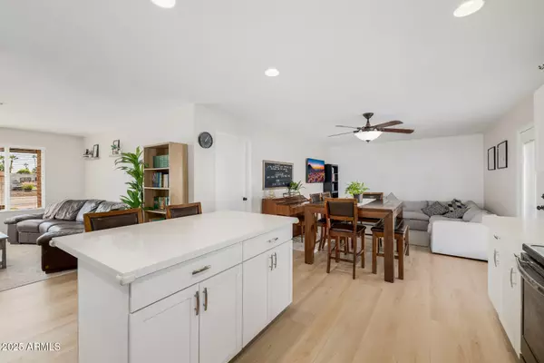 Phoenix, AZ 85029,3432 W JOAN DE ARC Avenue