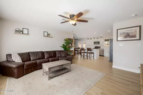 Phoenix, AZ 85029,3432 W JOAN DE ARC Avenue