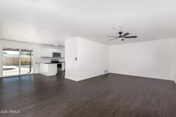 Mesa, AZ 85203,1023 E 9TH Street