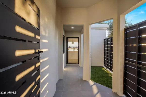 Phoenix, AZ 85018,3800 E LINCOLN Drive #43