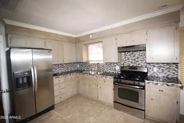 110 N 9TH Avenue, Phoenix, AZ 85007