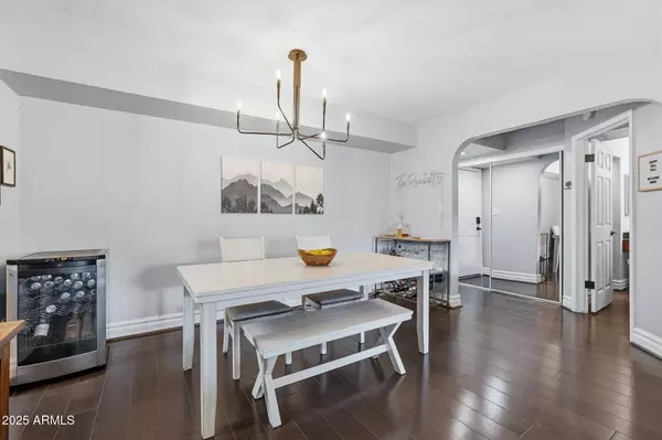 Phoenix, AZ 85018,3825 E CAMELBACK Road #230