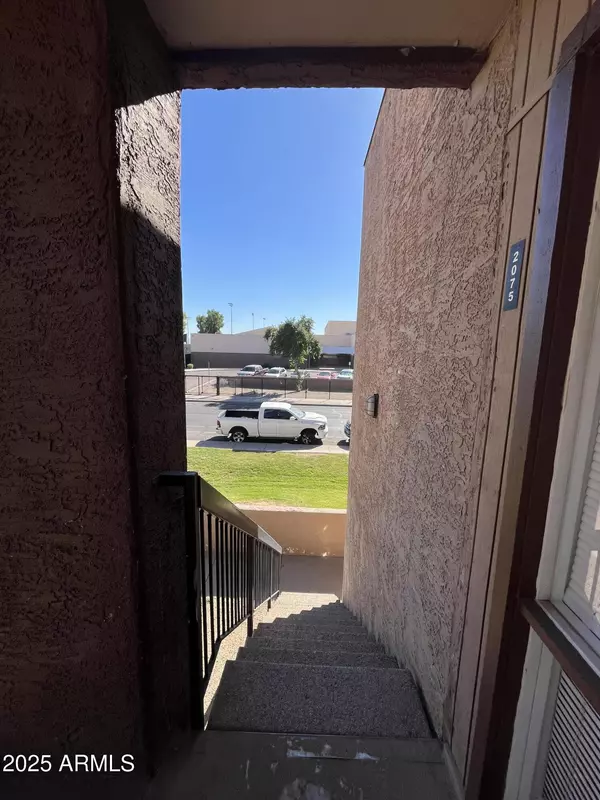 Phoenix, AZ 85031,3810 N MARYVALE Parkway #2075