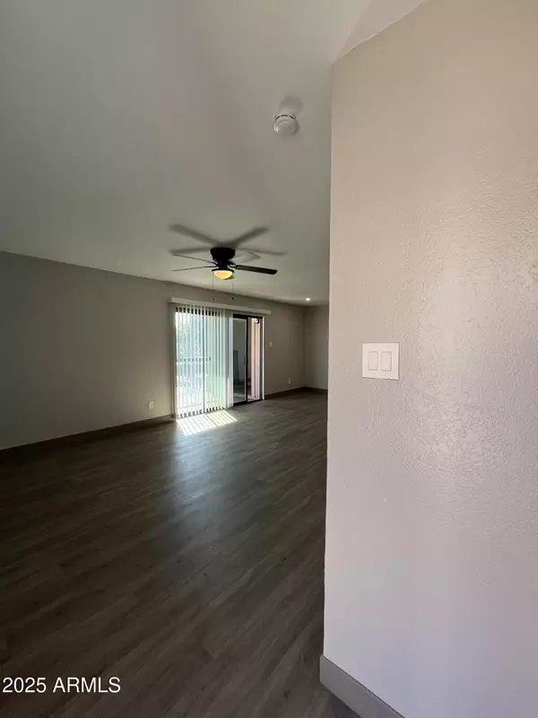 Phoenix, AZ 85031,3810 N MARYVALE Parkway #2075