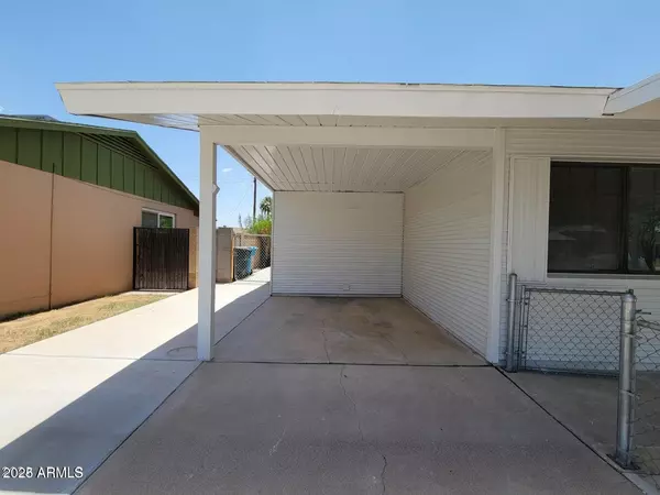 Phoenix, AZ 85033,8201 W Earll Drive