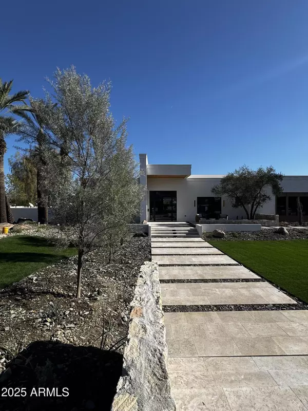 Paradise Valley, AZ 85253,5305 N 68TH Place