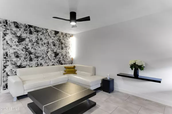 2228 E CAMPBELL Avenue #205, Phoenix, AZ 85016