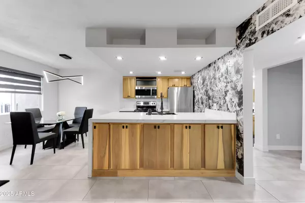 Phoenix, AZ 85016,2228 E CAMPBELL Avenue #205