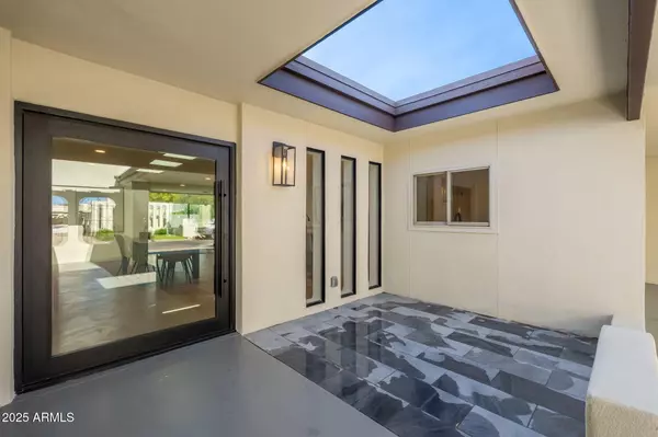 Phoenix, AZ 85018,4333 E Fairmount Avenue