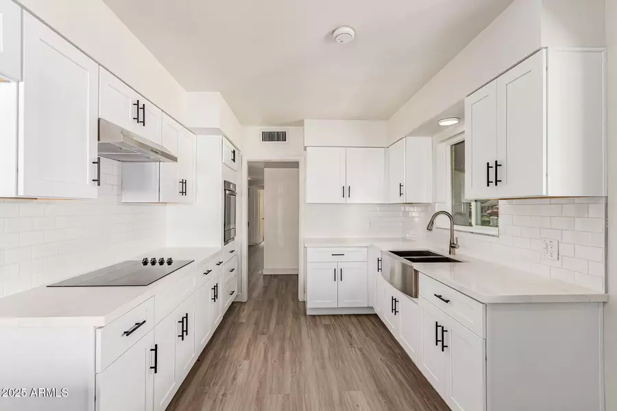 135 N STAPLEY Drive, Mesa, AZ 85203