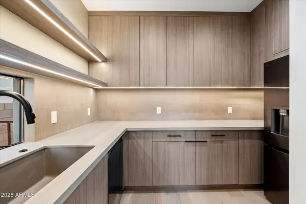 Phoenix, AZ 85018,4537 E MONTECITO Avenue