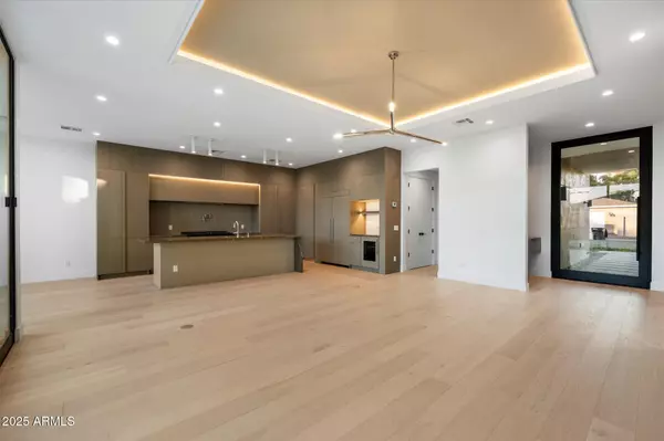 Phoenix, AZ 85018,4537 E MONTECITO Avenue