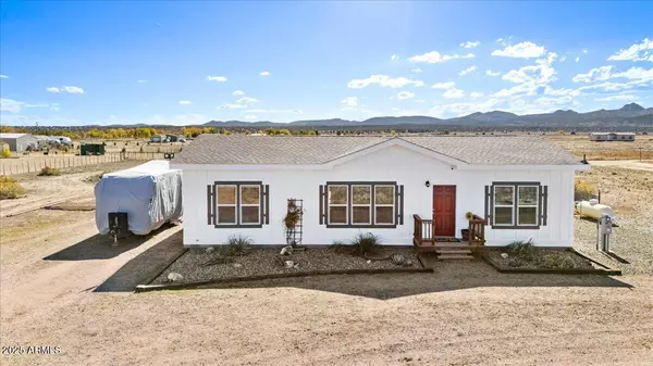 24617 N LAREDO Lane, Paulden, AZ 86334