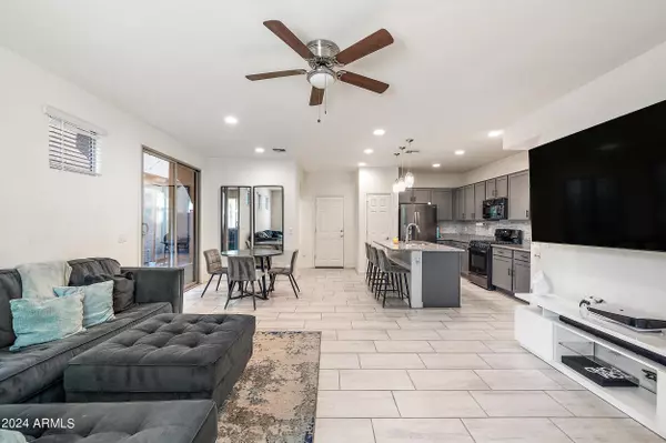 Phoenix, AZ 85043,5807 W WARNER Street