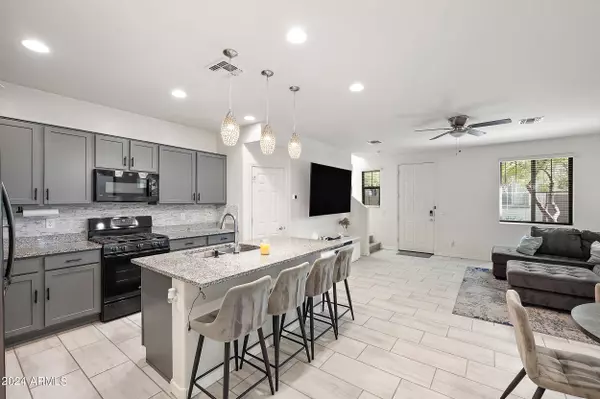 Phoenix, AZ 85043,5807 W WARNER Street