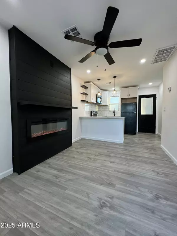 Phoenix, AZ 85020,1447 E MOUNTAIN VIEW Road