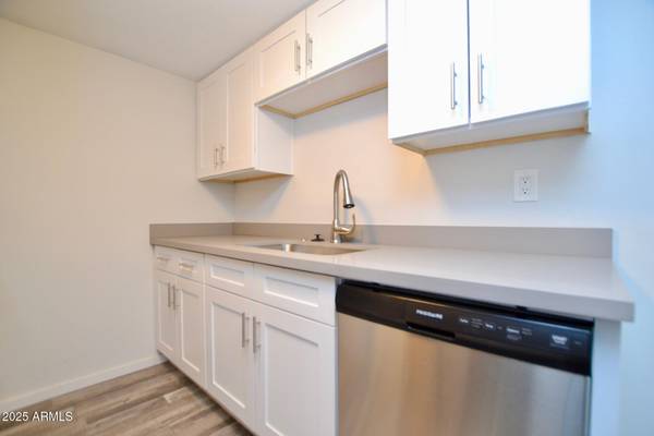 Phoenix, AZ 85004,44 E ROANOKE Avenue #4