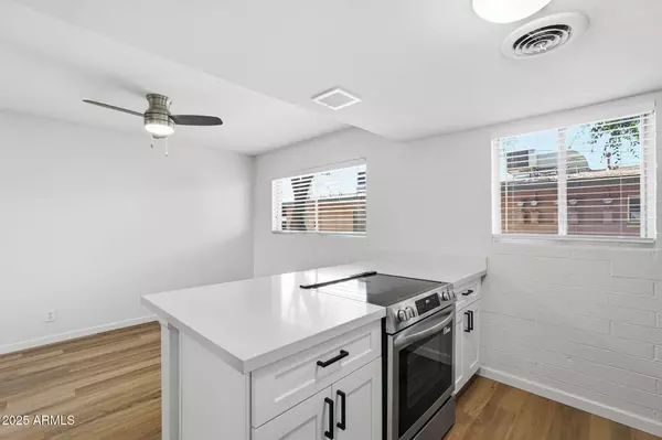 Phoenix, AZ 85014,6544 N 12TH Street N #19