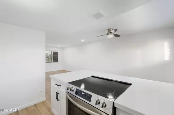 Phoenix, AZ 85014,6544 N 12TH Street N #19