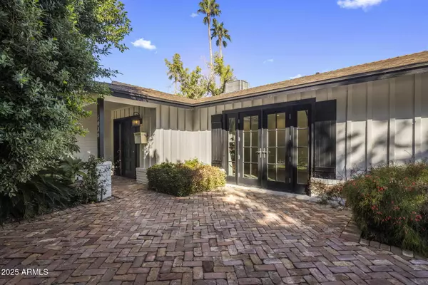 Phoenix, AZ 85018,5038 E EARLL Drive