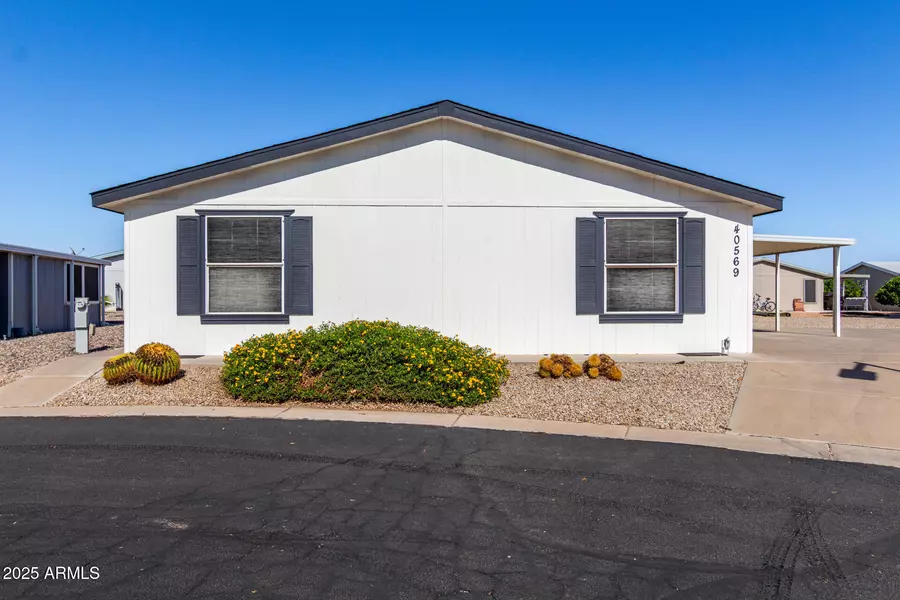 40569 N BOGEY Drive, San Tan Valley, AZ 85140