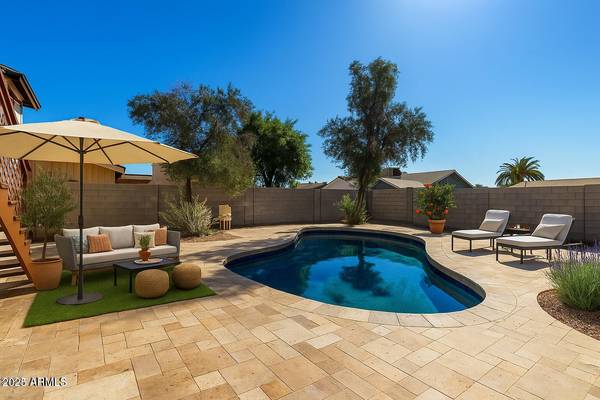 Phoenix, AZ 85033,7613 W FLOWER Street