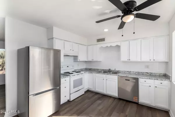 Phoenix, AZ 85033,7613 W FLOWER Street