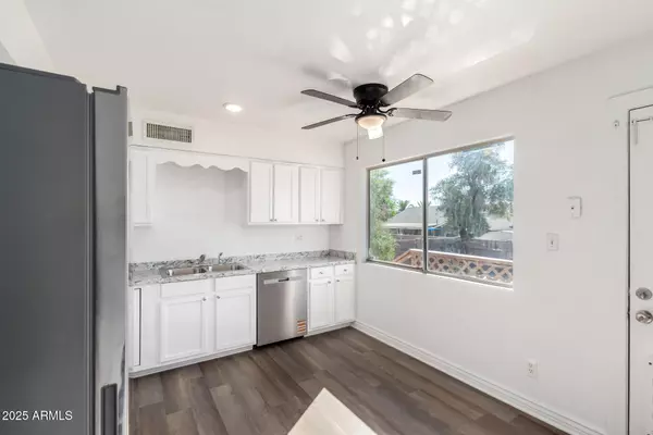 Phoenix, AZ 85033,7613 W FLOWER Street