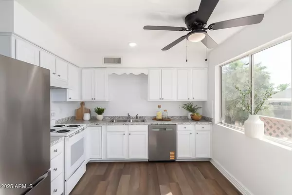 Phoenix, AZ 85033,7613 W FLOWER Street