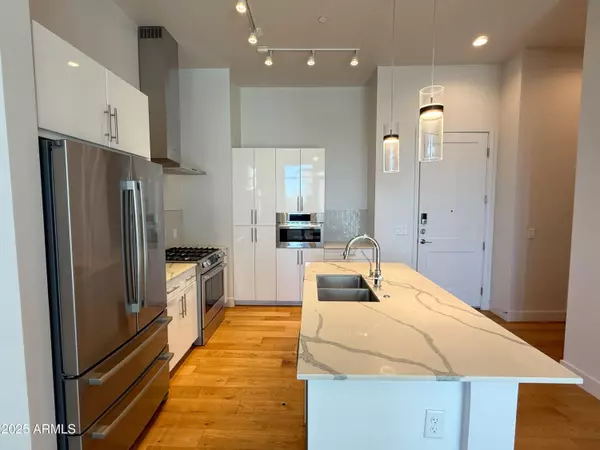 Phoenix, AZ 85012,3131 N Central Avenue #7004