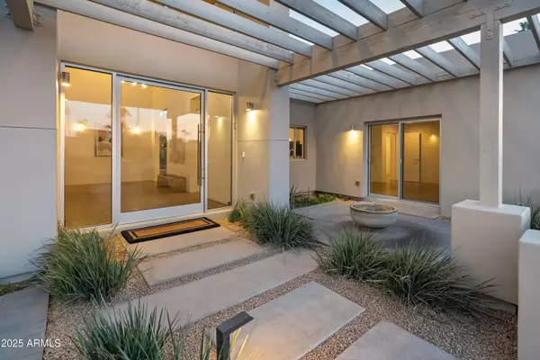 Phoenix, AZ 85028,4339 E Via Estrella Court