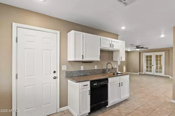 Phoenix, AZ 85041,2041 W HIDALGO Avenue