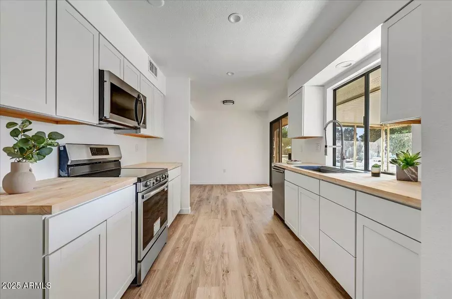 9711 W INDIAN HILLS Drive, Sun City, AZ 85351