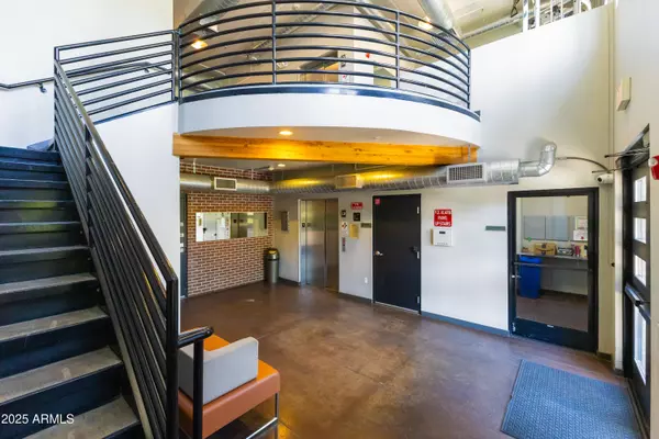 Phoenix, AZ 85014,914 E OSBORN Road #208