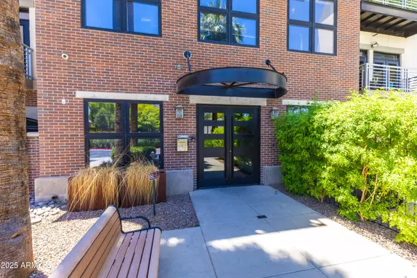 Phoenix, AZ 85014,914 E OSBORN Road #208