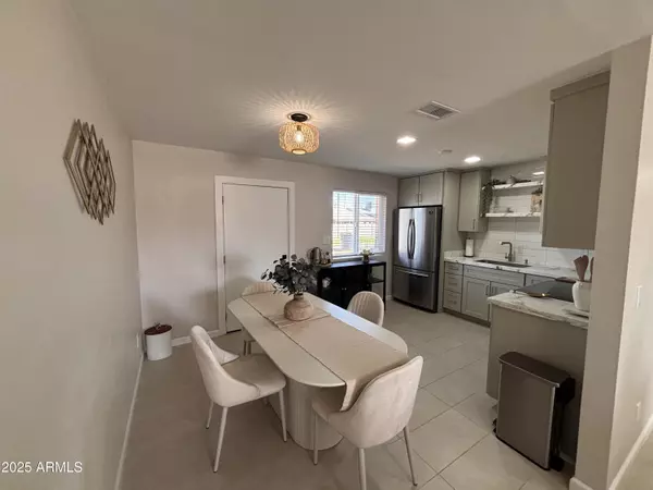 Phoenix, AZ 85041,402 W DARROW Street