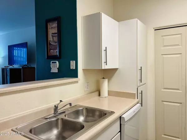 Phoenix, AZ 85014,3302 N 7TH Street #111