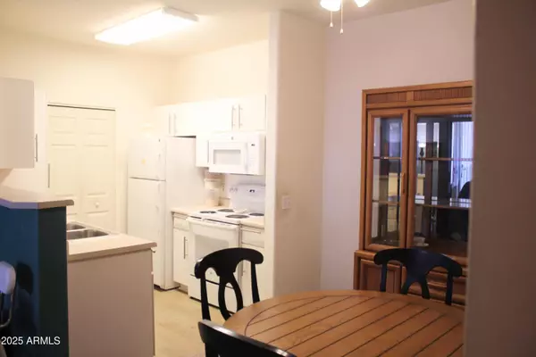 Phoenix, AZ 85014,3302 N 7TH Street #111