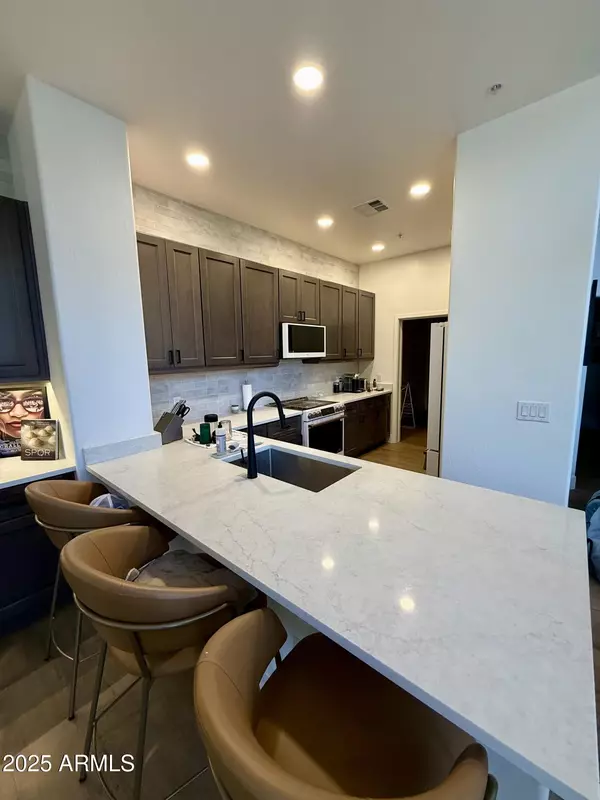 Scottsdale, AZ 85260,16420 N THOMPSON PEAK Parkway #1009