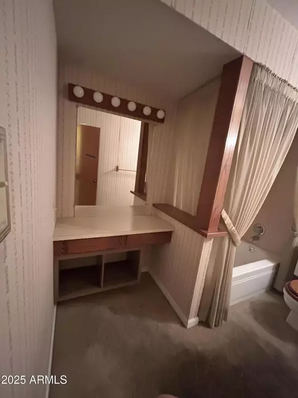 Phoenix, AZ 85033,8243 W PICCADILLY Road